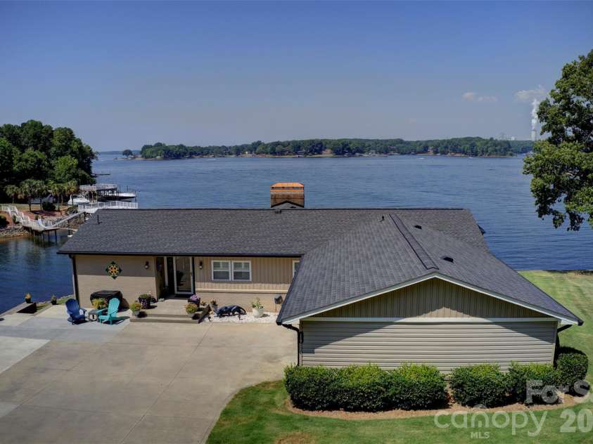 117 Summersong Lane, Mooresville, NC 28117.  MLS# CAR4383546, YatesRealty ID 37394. Unpack your bags and move in.