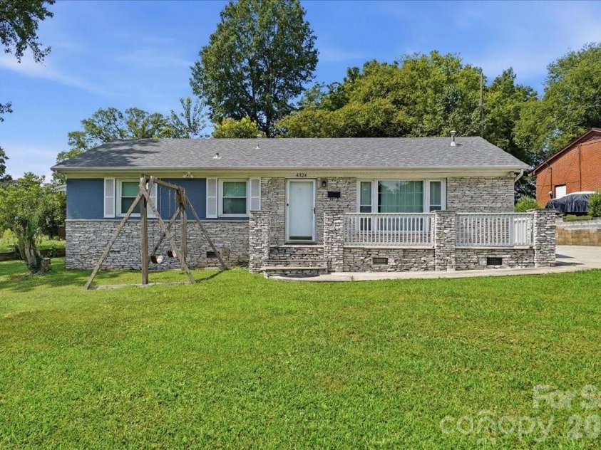 4324 Hidden Valley Road, Charlotte, NC 28213.  MLS# CAR4402536, YatesRealty ID 37395. 