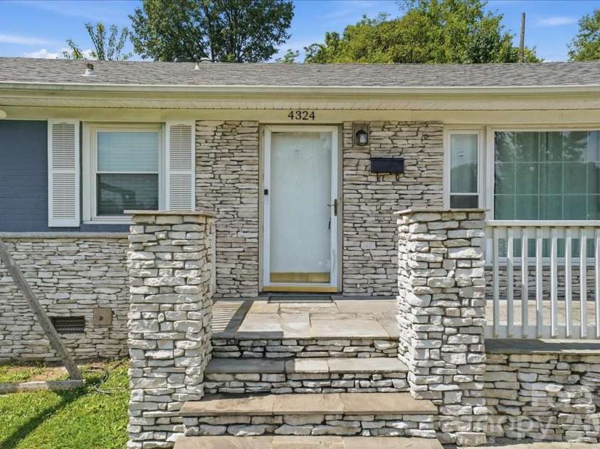 4324 Hidden Valley Road, Charlotte, NC 28213.  MLS# CAR4402536, YatesRealty ID 37395. 