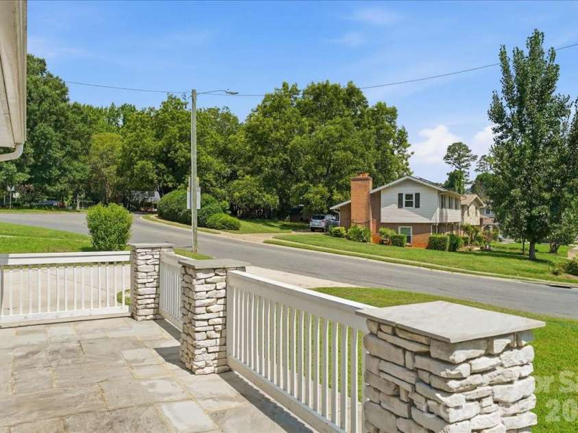 4324 Hidden Valley Road, Charlotte, NC 28213.  MLS# CAR4402536, YatesRealty ID 37395. 