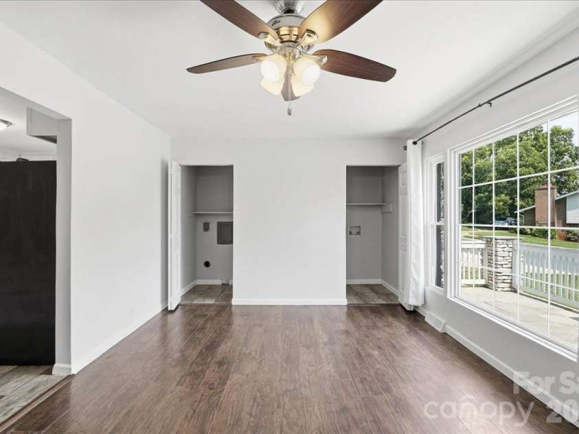 4324 Hidden Valley Road, Charlotte, NC 28213.  MLS# CAR4402536, YatesRealty ID 37395. 