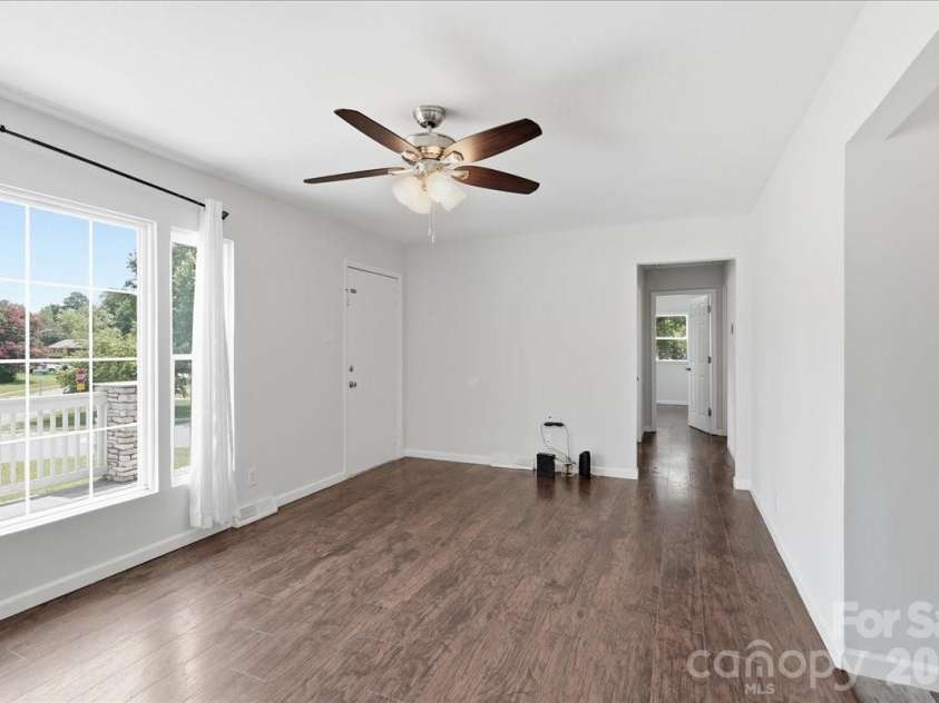 4324 Hidden Valley Road, Charlotte, NC 28213.  MLS# CAR4402536, YatesRealty ID 37395. 