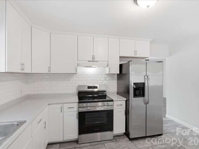 4324 Hidden Valley Road, Charlotte, NC 28213.  MLS# CAR4402536, YatesRealty ID 37395. 