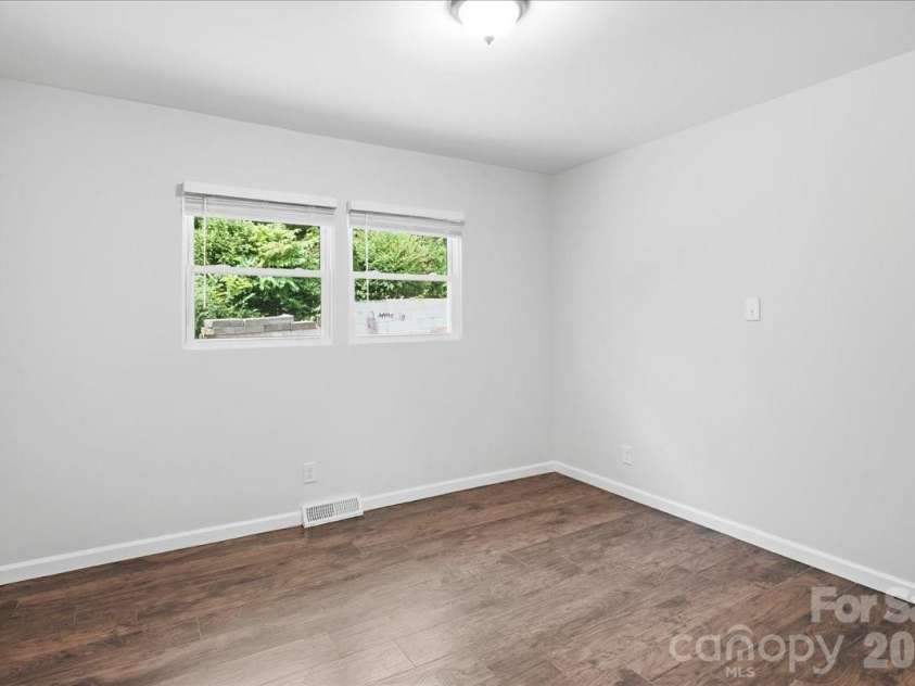 4324 Hidden Valley Road, Charlotte, NC 28213.  MLS# CAR4402536, YatesRealty ID 37395. 