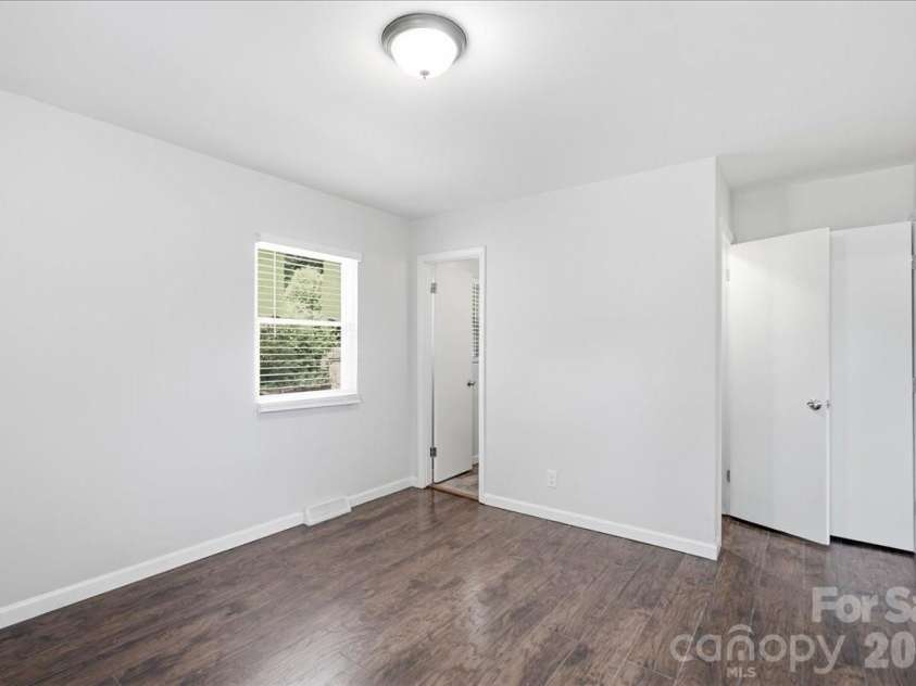 4324 Hidden Valley Road, Charlotte, NC 28213.  MLS# CAR4402536, YatesRealty ID 37395. 