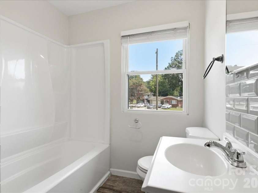 4324 Hidden Valley Road, Charlotte, NC 28213.  MLS# CAR4402536, YatesRealty ID 37395. 