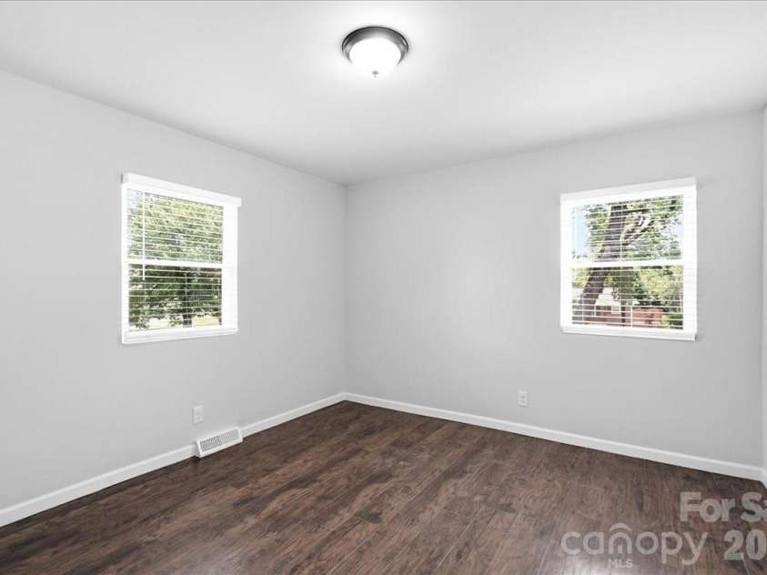 4324 Hidden Valley Road, Charlotte, NC 28213.  MLS# CAR4402536, YatesRealty ID 37395. 