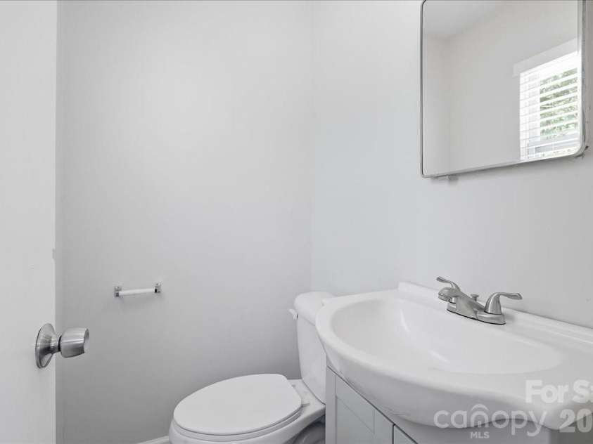 4324 Hidden Valley Road, Charlotte, NC 28213.  MLS# CAR4402536, YatesRealty ID 37395. 