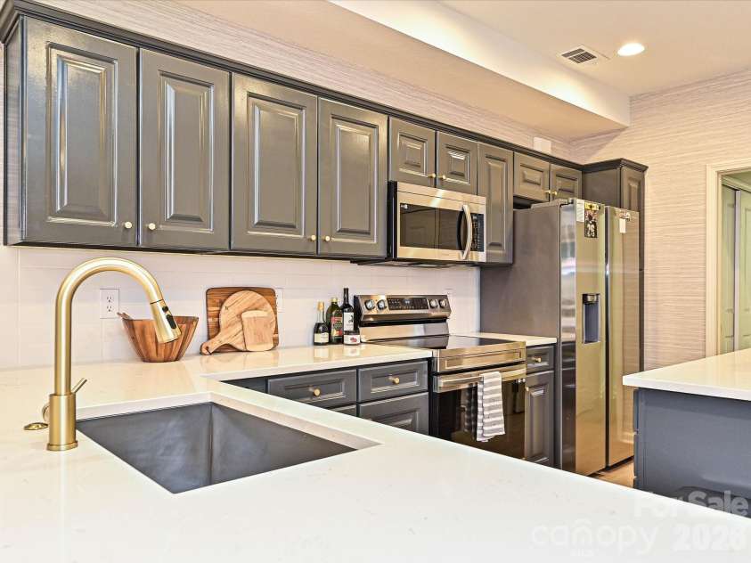 3520 Bank Court, Matthews, NC 28105.  MLS# CAR4403916, YatesRealty ID 37396. 