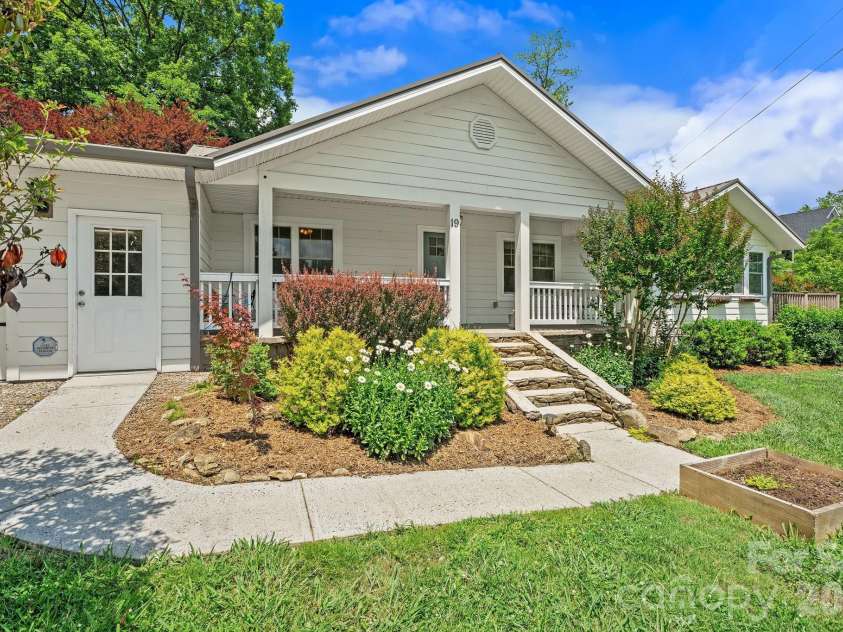 19 Firefly Ridge Trail, Alexander, NC 28701.  MLS# CAR4400754, YatesRealty ID 37398. 