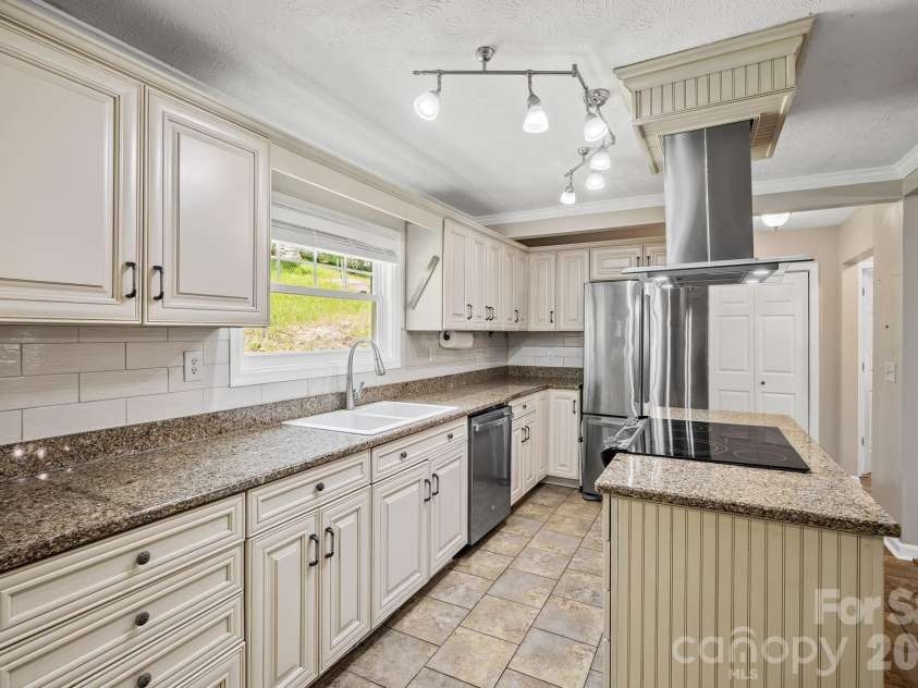 19 Firefly Ridge Trail, Alexander, NC 28701.  MLS# CAR4400754, YatesRealty ID 37398. 