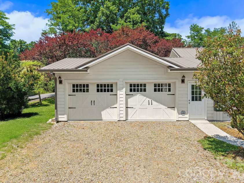19 Firefly Ridge Trail, Alexander, NC 28701.  MLS# CAR4400754, YatesRealty ID 37398. 