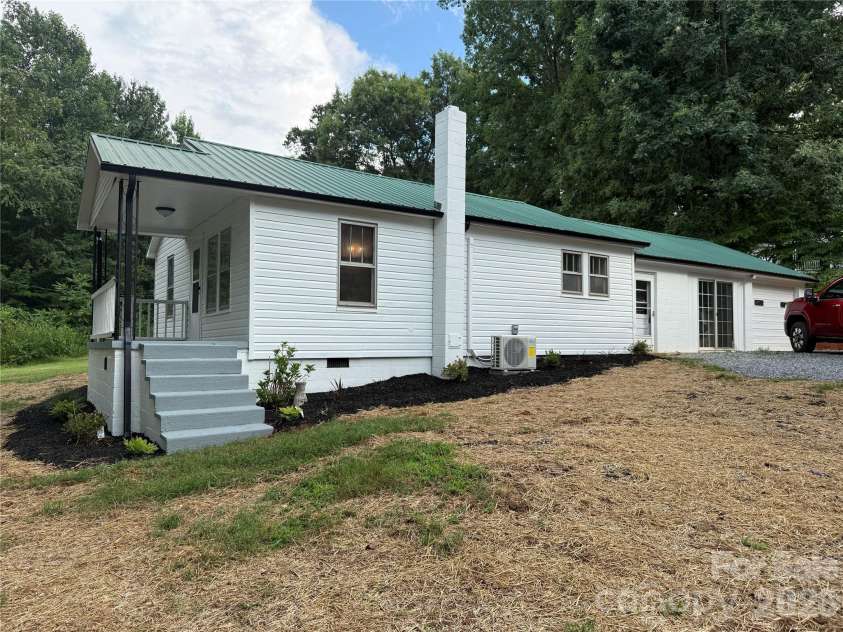 4954 Crawley Dale Street, Morganton, NC 28655.  MLS# CAR4401899, YatesRealty ID 37399. 