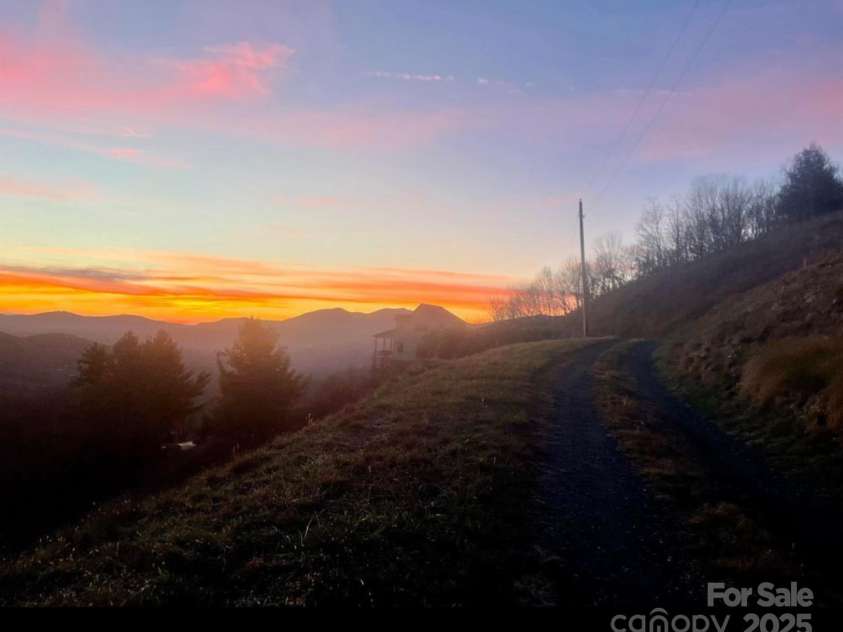 11 Wildflower Lane, Newland, NC 28657.  MLS# CAR4313301, YatesRealty ID 374. 