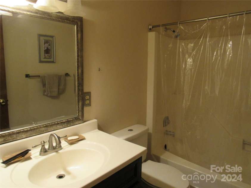 171 Fox Run Road, Forest City, NC 28043.  MLS# CAR4111565, YatesRealty ID 374. 