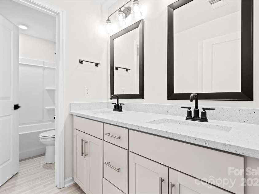 76 Silverthorne Court, Hendersonville, NC 28792.  MLS# CAR4214098, YatesRealty ID 374. 