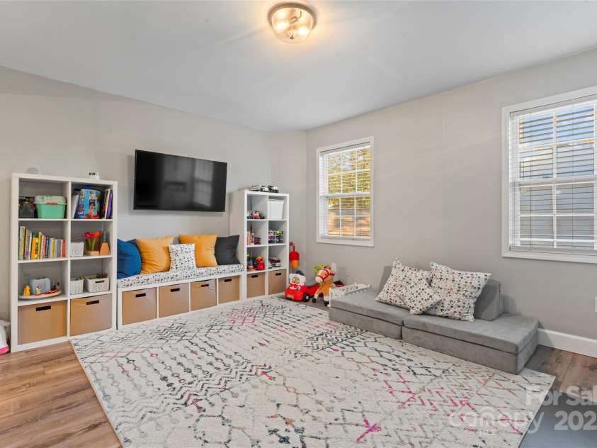 107 Claremont Way, Mooresville, NC 28117.  MLS# CAR4318678, YatesRealty ID 3740. 