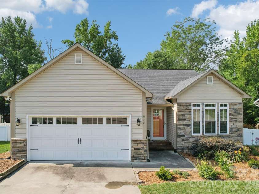 632 Marigold Drive, Kannapolis, NC 28083.  MLS# CAR4400614, YatesRealty ID 37400. Beautiful 632 Marigold Drive, Kannapolis