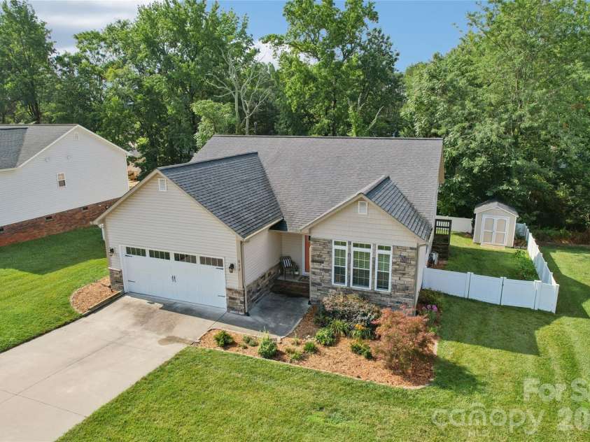 632 Marigold Drive, Kannapolis, NC 28083.  MLS# CAR4400614, YatesRealty ID 37400. Beautiful 632 Marigold Drive, Kannapolis