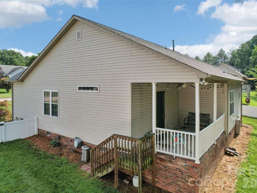 632 Marigold Drive, Kannapolis, NC 28083.  MLS# CAR4400614, YatesRealty ID 37400. Beautiful 632 Marigold Drive, Kannapolis