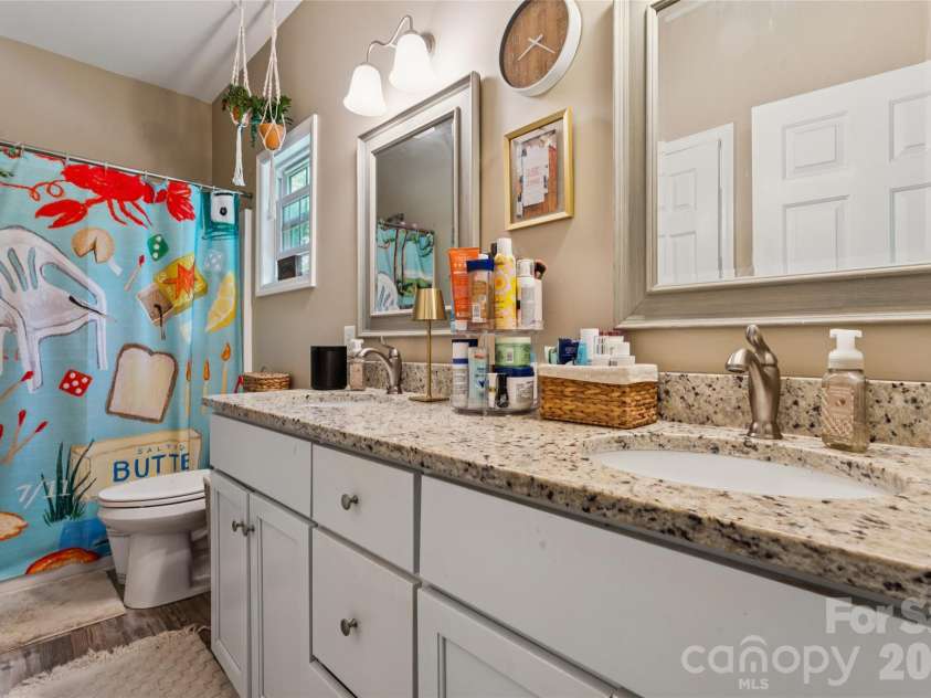 632 Marigold Drive, Kannapolis, NC 28083.  MLS# CAR4400614, YatesRealty ID 37400. En Suite Bathroom
