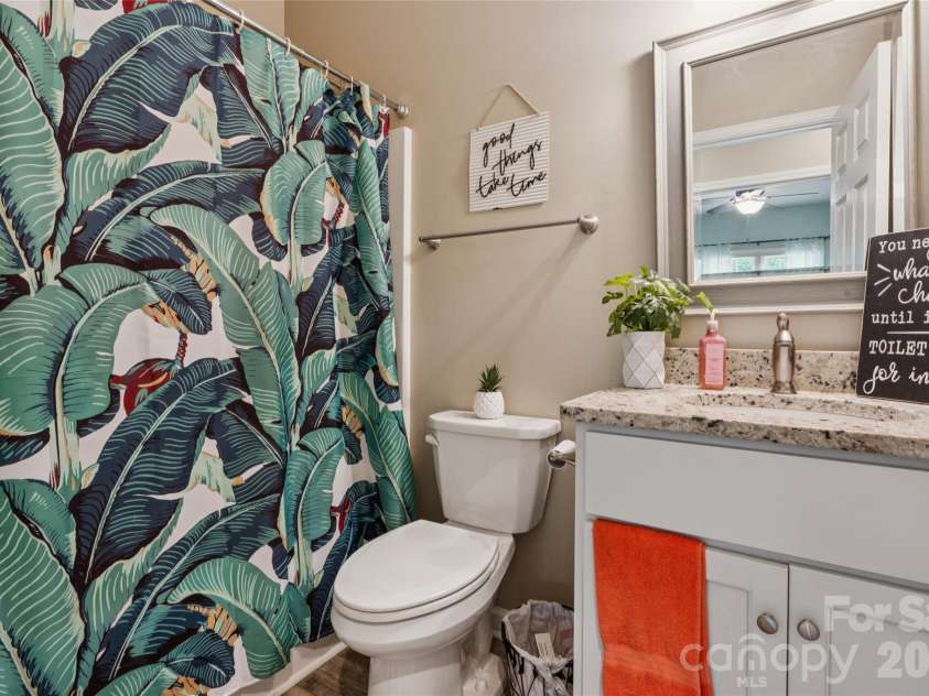 632 Marigold Drive, Kannapolis, NC 28083.  MLS# CAR4400614, YatesRealty ID 37400. Full Bathroom #2