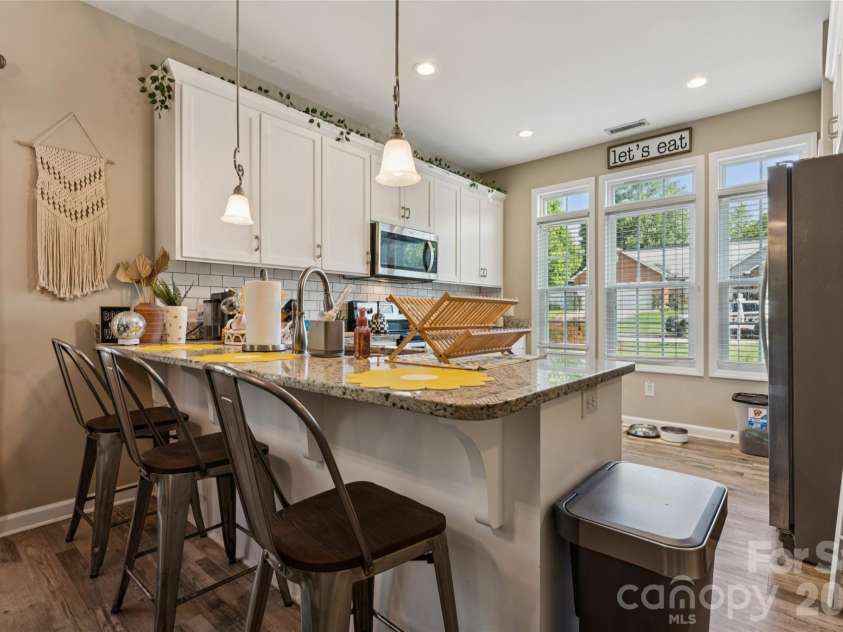 632 Marigold Drive, Kannapolis, NC 28083.  MLS# CAR4400614, YatesRealty ID 37400. Kitchen breakfast bar