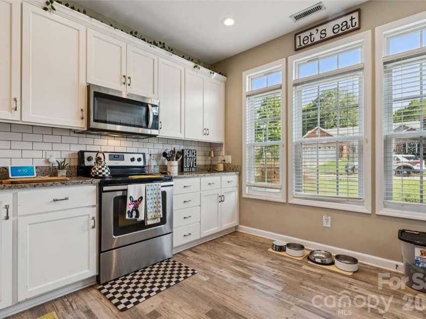 632 Marigold Drive, Kannapolis, NC 28083.  MLS# CAR4400614, YatesRealty ID 37400. Kitchen with so much natural light!