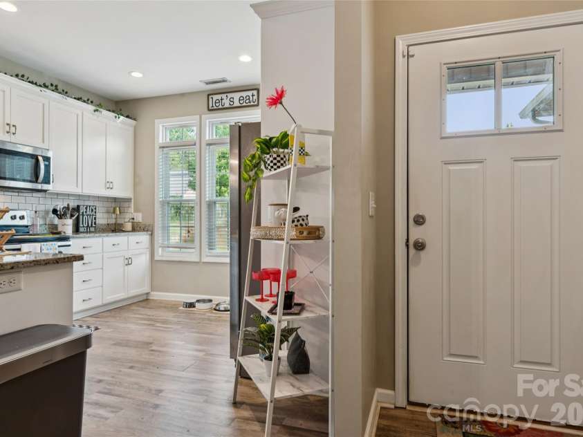 632 Marigold Drive, Kannapolis, NC 28083.  MLS# CAR4400614, YatesRealty ID 37400. Kitchen with so much natural light!