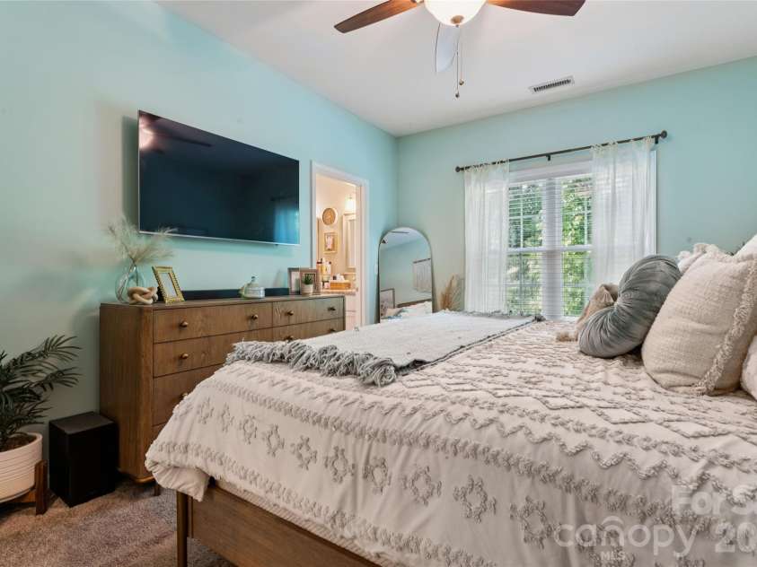 632 Marigold Drive, Kannapolis, NC 28083.  MLS# CAR4400614, YatesRealty ID 37400. Primary Bedroom