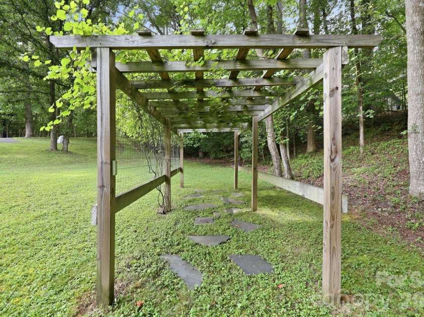 234 Williams Farm Road, Wilkesboro, NC 28697.  MLS# CAR4402074, YatesRealty ID 37404. 