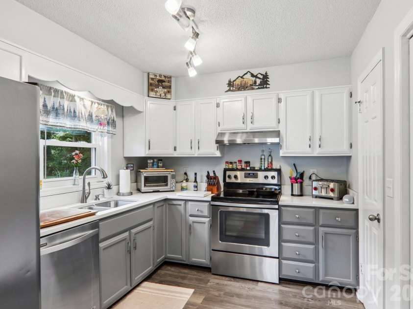 70 Nazarene Way, Waynesville, NC 28785.  MLS# CAR4399003, YatesRealty ID 37407. 
