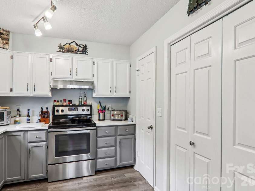 70 Nazarene Way, Waynesville, NC 28785.  MLS# CAR4399003, YatesRealty ID 37407. 