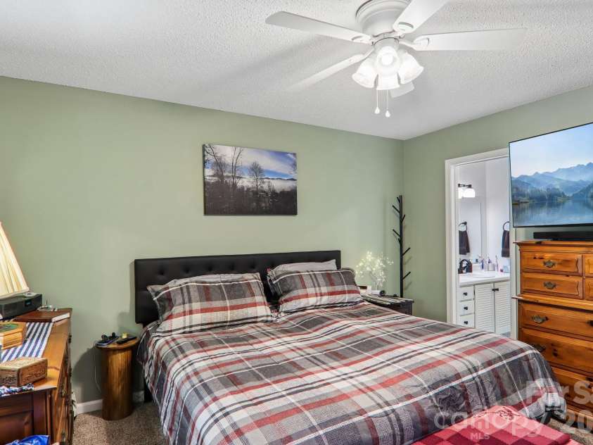 70 Nazarene Way, Waynesville, NC 28785.  MLS# CAR4399003, YatesRealty ID 37407. 