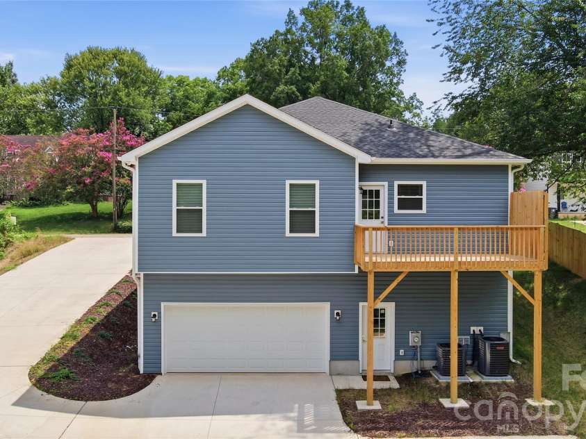 510 9th Street, Kannapolis, NC 28081.  MLS# CAR4401116, YatesRealty ID 37409. 