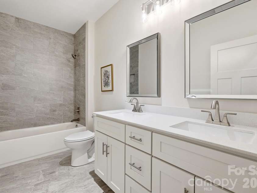 510 9th Street, Kannapolis, NC 28081.  MLS# CAR4401116, YatesRealty ID 37409. Upstairs Bathroom