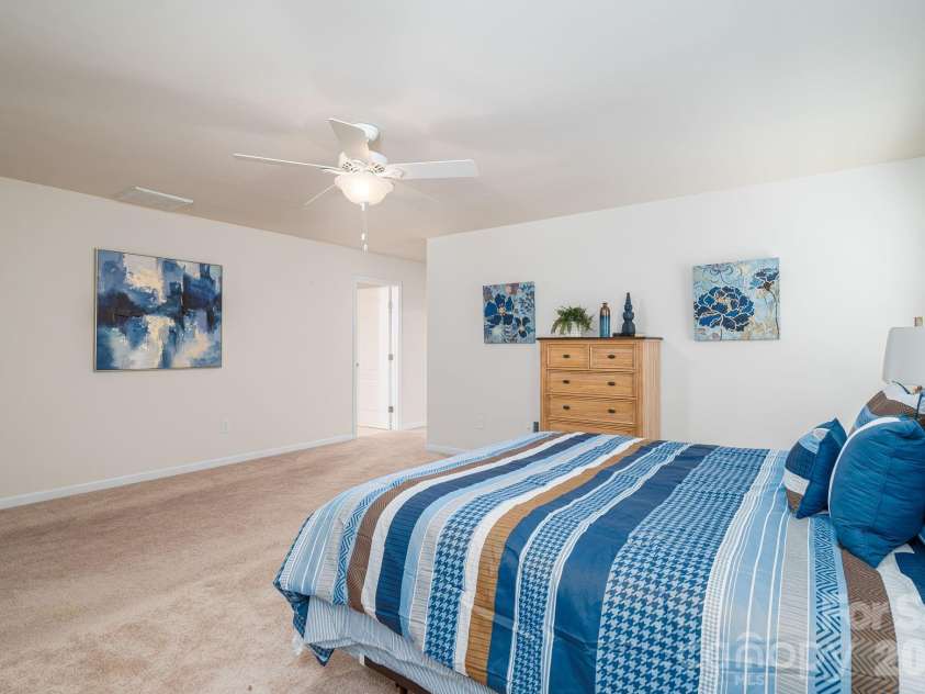 3404 Donnington Way, Gastonia, NC 28056.  MLS# CAR4403237, YatesRealty ID 37411. 