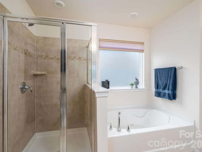 3404 Donnington Way, Gastonia, NC 28056.  MLS# CAR4403237, YatesRealty ID 37411. 
