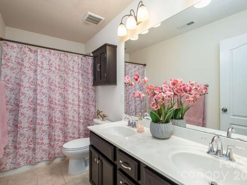 3404 Donnington Way, Gastonia, NC 28056.  MLS# CAR4403237, YatesRealty ID 37411. 