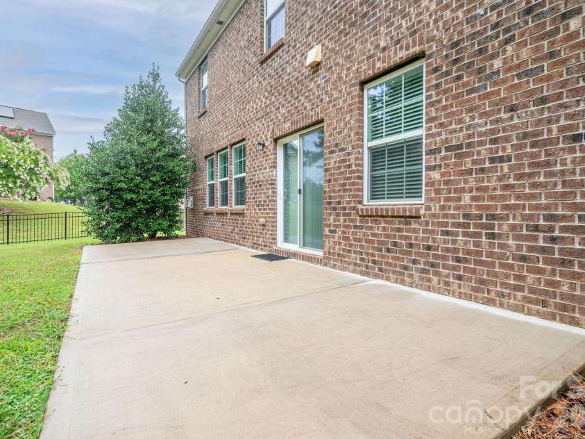 3404 Donnington Way, Gastonia, NC 28056.  MLS# CAR4403237, YatesRealty ID 37411. 