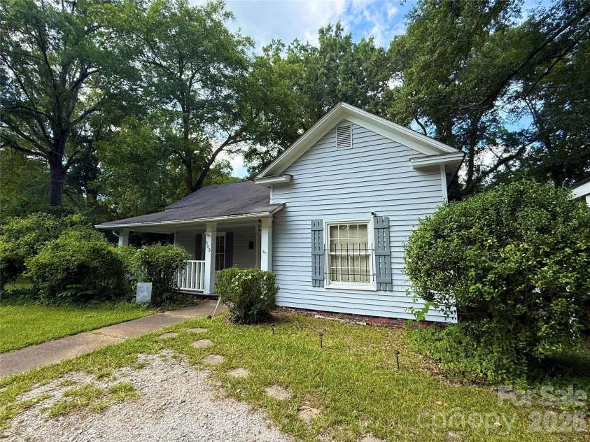 508 Chesterfield Avenue, Lancaster, SC 29720.  MLS# CAR4404036, YatesRealty ID 37412. 