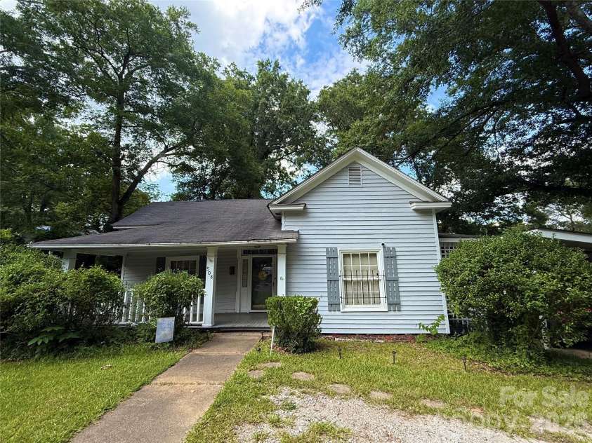 508 Chesterfield Avenue, Lancaster, SC 29720.  MLS# CAR4404036, YatesRealty ID 37412. 