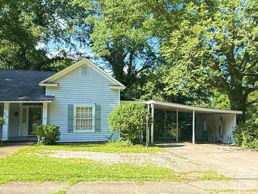 508 Chesterfield Avenue, Lancaster, SC 29720.  MLS# CAR4404036, YatesRealty ID 37412. 