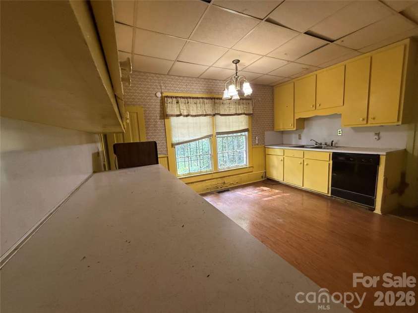 508 Chesterfield Avenue, Lancaster, SC 29720.  MLS# CAR4404036, YatesRealty ID 37412. 