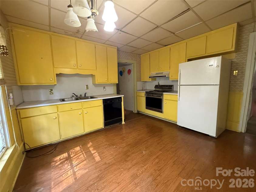 508 Chesterfield Avenue, Lancaster, SC 29720.  MLS# CAR4404036, YatesRealty ID 37412. 