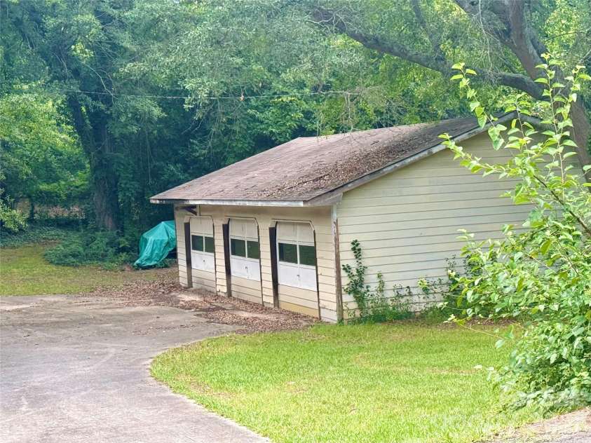 508 Chesterfield Avenue, Lancaster, SC 29720.  MLS# CAR4404036, YatesRealty ID 37412. 
