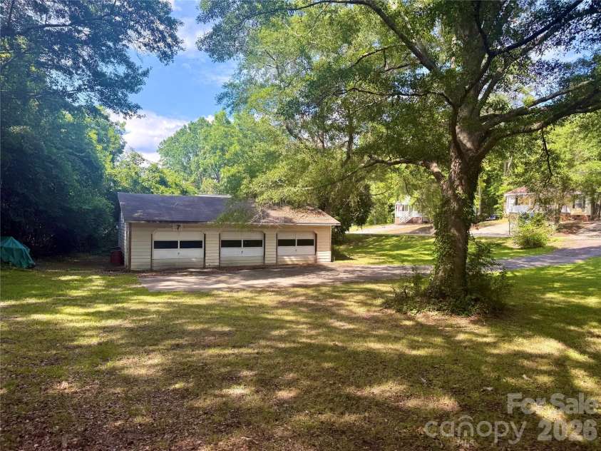 508 Chesterfield Avenue, Lancaster, SC 29720.  MLS# CAR4404036, YatesRealty ID 37412. 