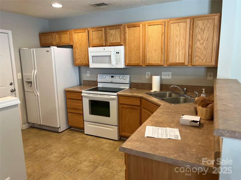 10824 Twisted Bark Lane, Charlotte, NC 28213.  MLS# CAR4239669, YatesRealty ID 3742. 