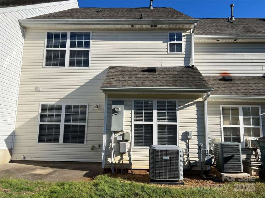 10824 Twisted Bark Lane, Charlotte, NC 28213.  MLS# CAR4239669, YatesRealty ID 3742. 