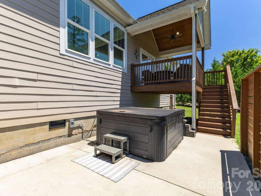1210 39th Avenue, Hickory, NC 28601.  MLS# CAR4395071, YatesRealty ID 37420. 